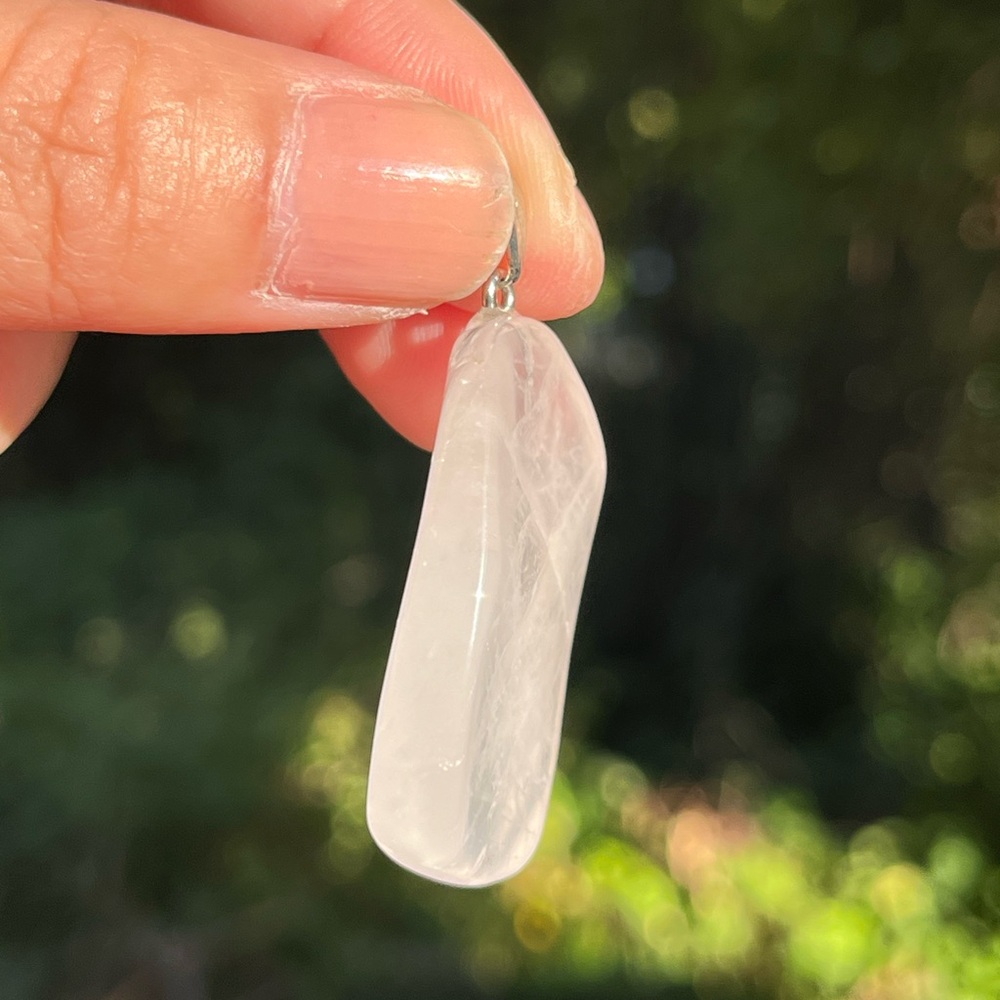 Stainless steel wavy clear Quartz pendant - Picture 6 of 6